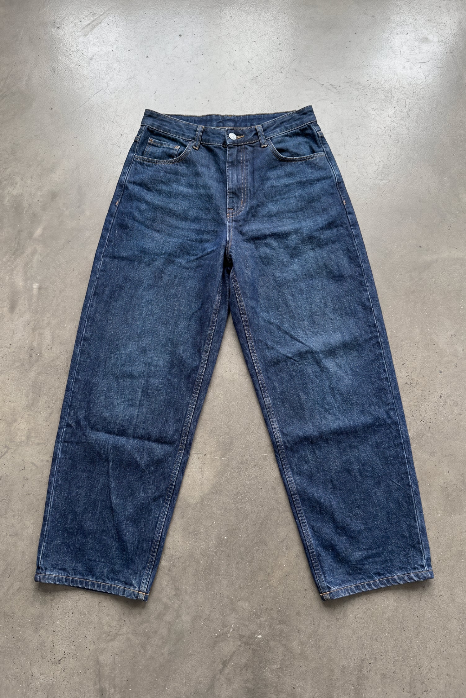 Canguro Boxy Frisado + Top Tiritas + Jean Baggy Classic