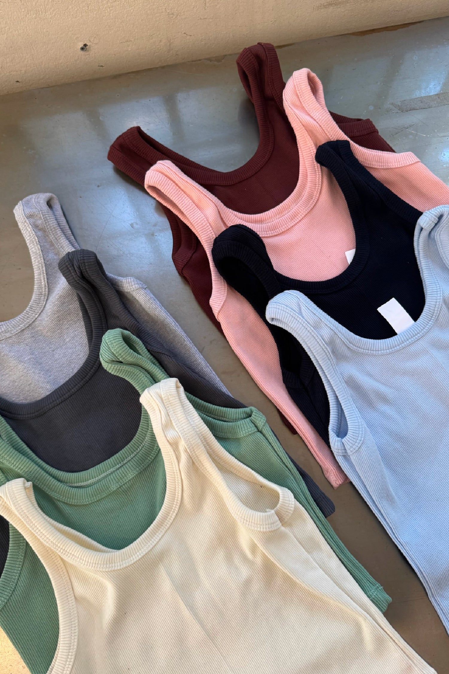 Top Basic Tiras